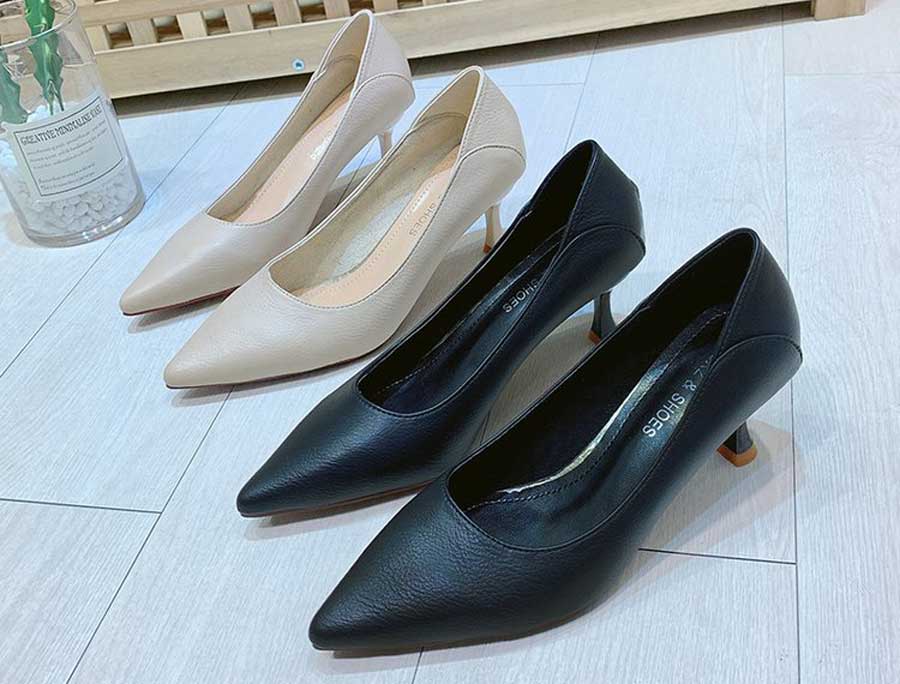 Women's point toe slip on heel dress shoe in plain