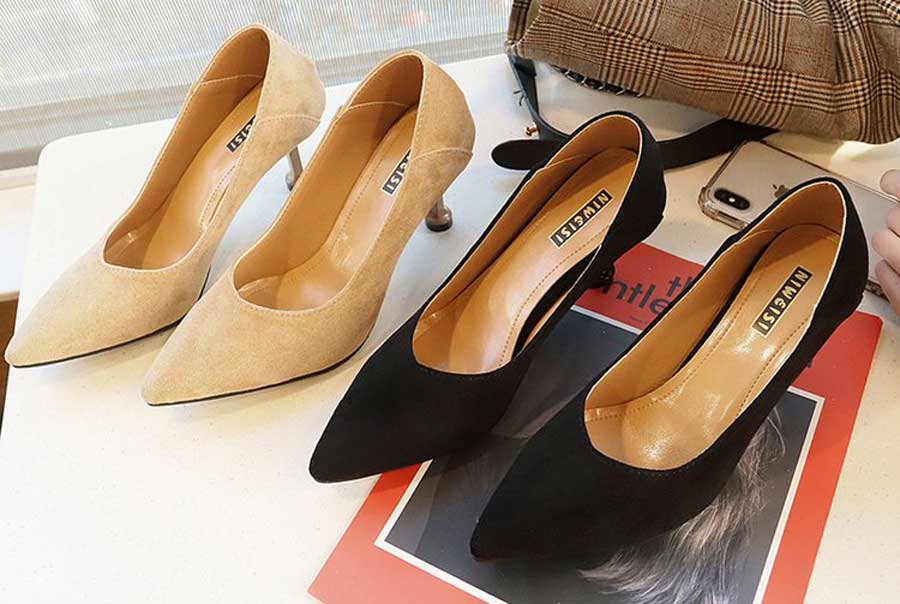 Women's point toe slip on heel dress shoe in plain