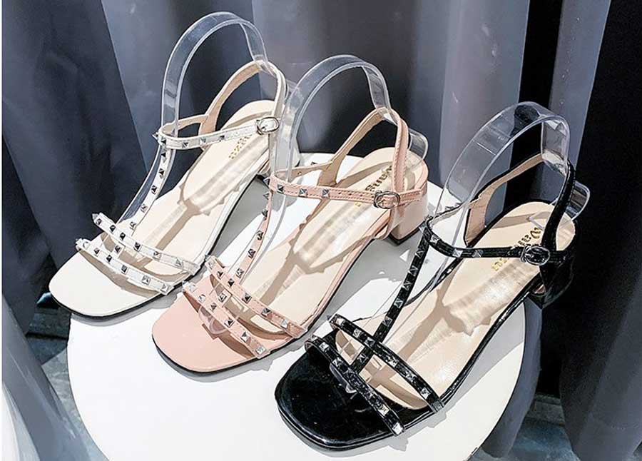 Women's Rome style rivet leather heel shoe sandals