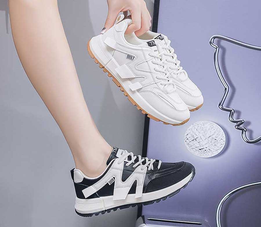 Women's label pattern layered accents shoe sneakers